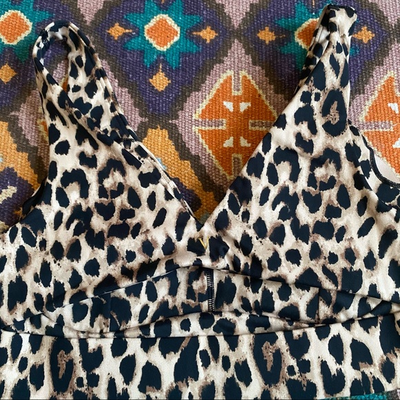 Victoria’s Secret Cheetah Minimum Support Bra w/ renovable pads Large BRAND NEW - Picture 5 of 9